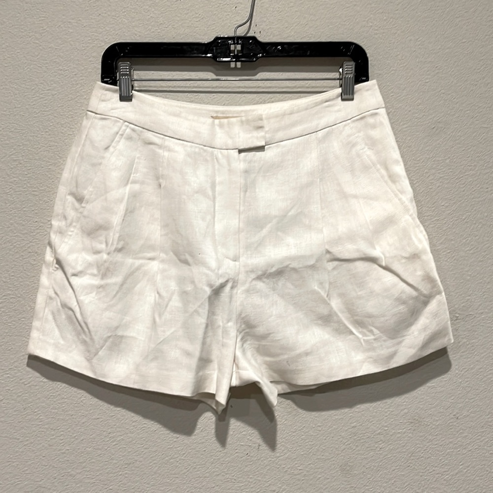 Michael Kors| White Linen Pleated Shorts| Size 6